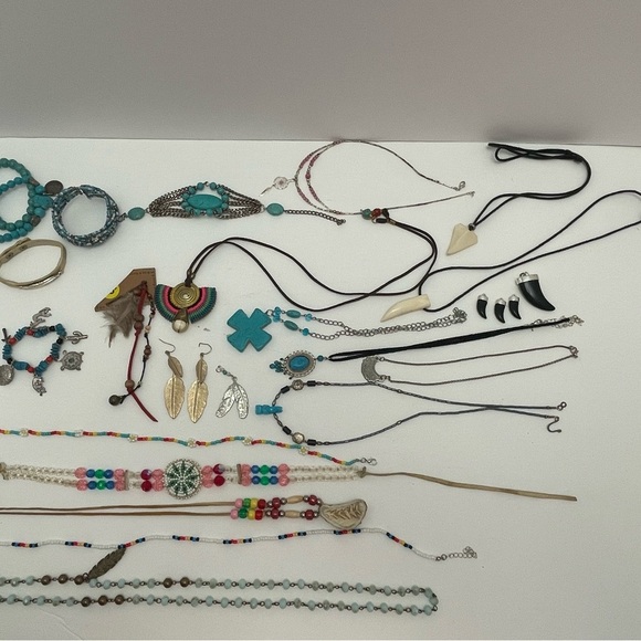 Multiple beaded necklaces, bracelets and earrings - Picture 4 of 4